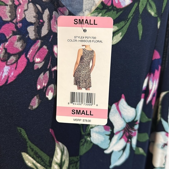 NWT Premise sleeveless Hibiscus Floral dress with a v- neck 95% Rayon 5% Spandex - Picture 5 of 9